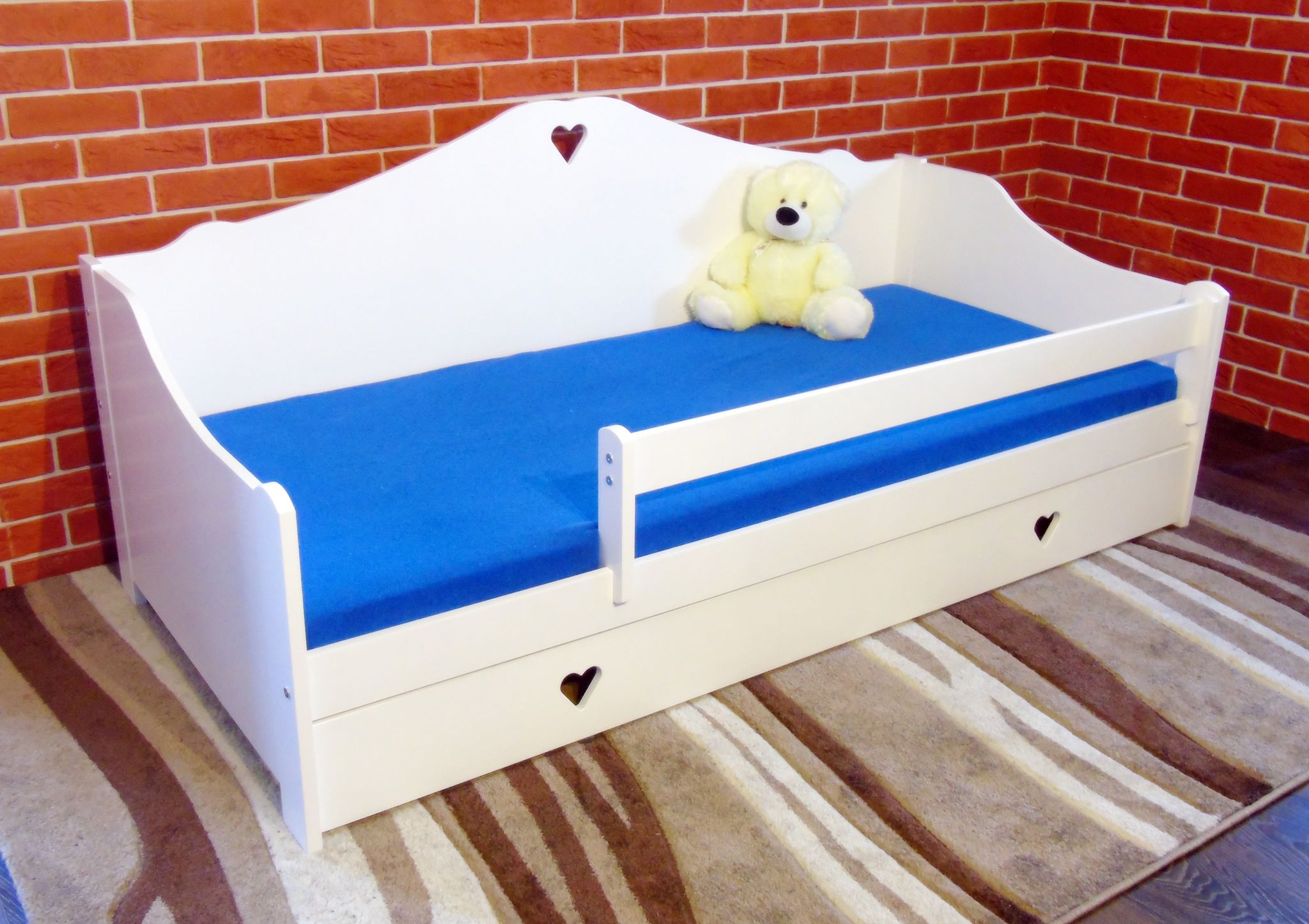 Łóżko z drewna dla dziecka HANIA biała, materac, szuflada na pościel